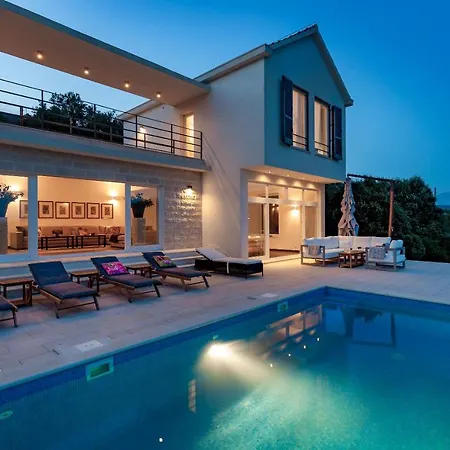 Villa Selca Sleeps 8 With Pool And Wifi *