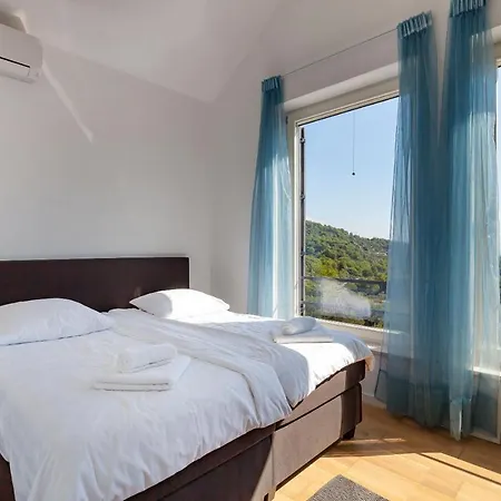 Selca Sleeps 8 With Pool And Wifi Villa Selca